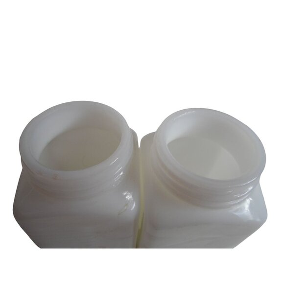 Vintage Red & white ceramic block Salt & Pepper Set milk glass - Picture 5 of 7